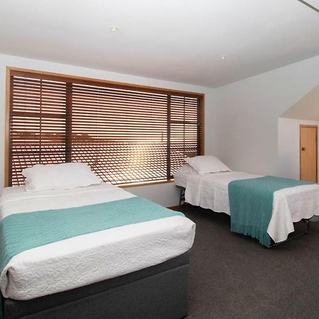 הוילה ניו פלימות' Beachfront Bliss On Wanaka Terrace Support Local מראה חיצוני תמונה